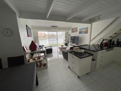 Port Lincoln Marina Waterfront Apartment - Accommodation Gladstone 3