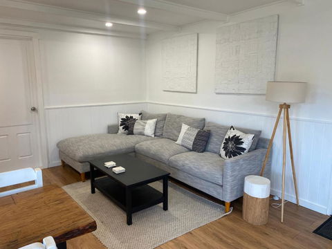 Pet Friendly Cozy Cabin - Accommodation Gladstone 2