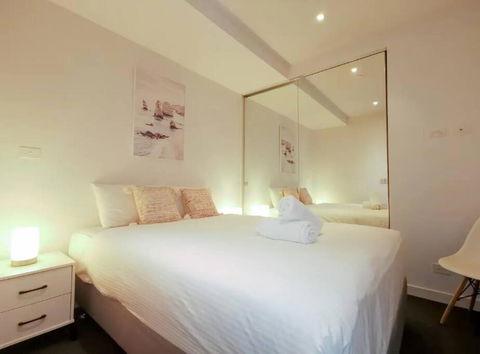 PR126-1 BR Comfy Stay Next To Station With FREE Parking - Accommodation Gladstone 0
