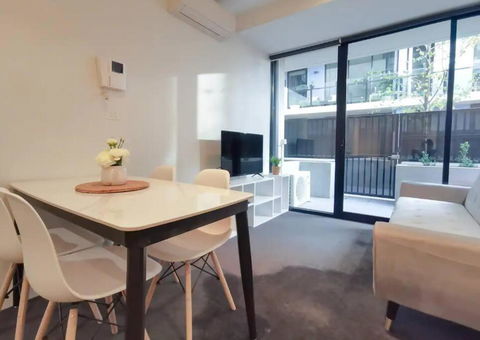 PR126-1 BR Comfy Stay Next To Station With FREE Parking - Accommodation Gladstone 3