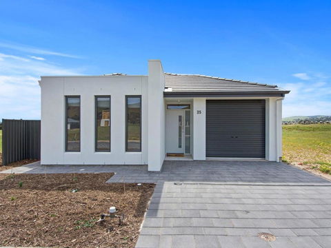 Putters Paradise 25-30 Troon Drive - Accommodation Gladstone 0