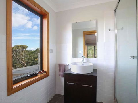 Postcards From The Edge - Accommodation Gladstone 3