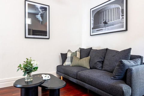 Prahran Timeless & Modern Haven, With Parking - Accommodation Gladstone 1