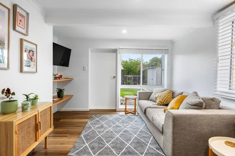 Prime Location, Stylish Space - Accommodation Gladstone 0