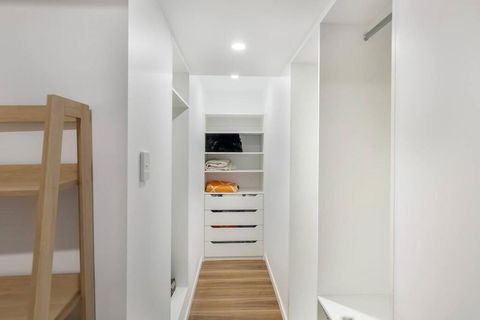 Prime Location, Stylish Space - Accommodation Gladstone 3