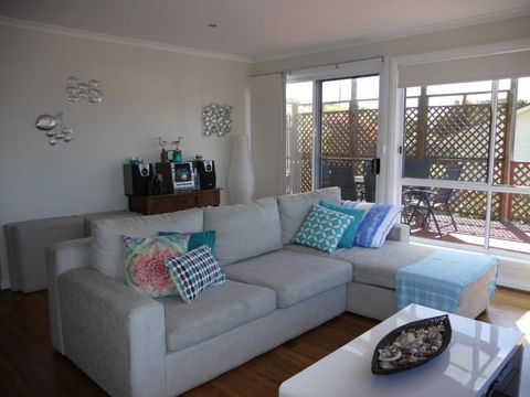 Prime Location - Totally Refurbished - Accommodation Gladstone 3