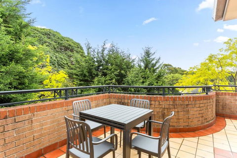 Pristine 2-Bed Near Marrickville Village - Accommodation Gladstone 0
