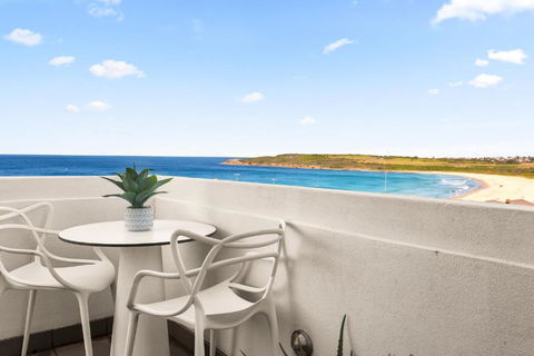 Pristine 2-Bed With Expansive Beach Views - Accommodation Gladstone 3