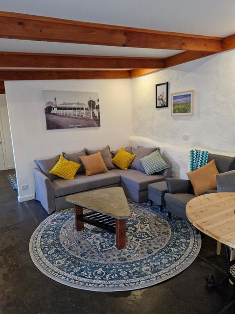 Private Guesthouse - Accommodation Gladstone 0