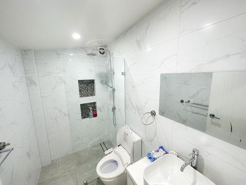 Private, Local Living Studio In Mascot, Airport - Accommodation Gladstone 1