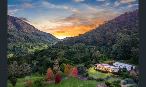 Private Luxury In The Mountains With Running Creek - Accommodation Gladstone 0