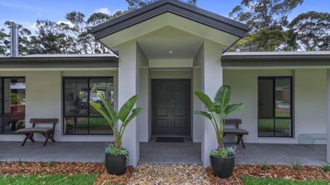Private Luxury With Beach Views - Accommodation Gladstone 1