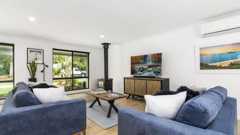 Private Luxury With Beach Views - Accommodation Gladstone 3