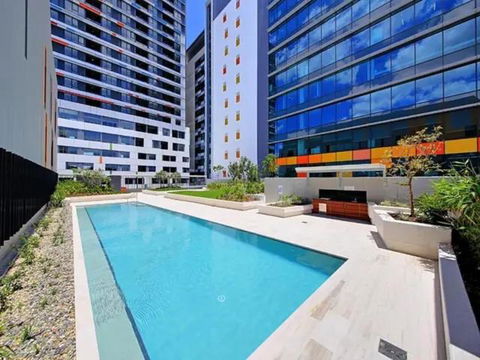 Private Bedroom & Bathroom In Shared Inner Brisbane Apartment - Accommodation Gladstone 0