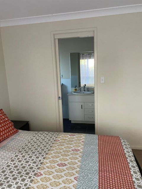 Private Room With Ensuite And Parking Close To Wollongong CBD - Accommodation Gladstone 2