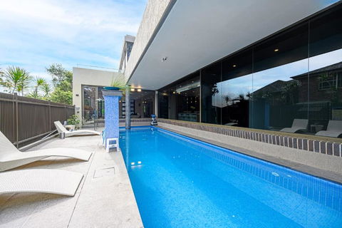 Putney Brand New Luxury House Pool & Waterview - Accommodation Gladstone 0