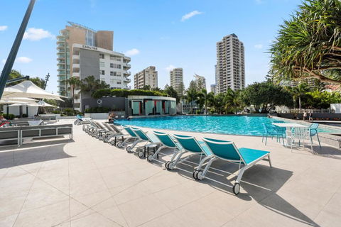 Q Tower Amazing Ocean Views 22nd Level Heated Pools Sleeps 6 - Optimise BNB - Accommodation Gladstone 3