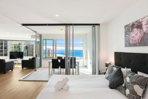 Q Tower Amazing Ocean Views 22nd Level Heated Pools Sleeps 6 - Optimise BNB - Accommodation Gladstone 1