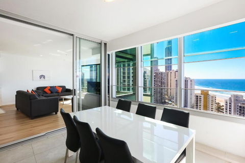 Q Tower Amazing Ocean Views 22nd Level Heated Pools Sleeps 6 - Optimise BNB - Accommodation Gladstone 2
