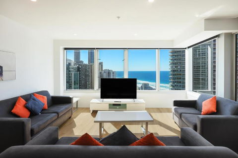 Q Tower Amazing Ocean Views 22nd Level Heated Pools Sleeps 6 - Optimise BNB - Accommodation Gladstone 0