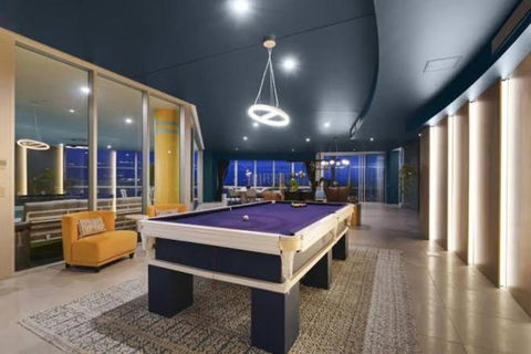 Q1 Skyview Retreat - Level 31 Spectacular Views - Accommodation Gladstone 3