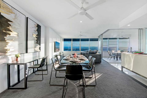 Q Tower At Surfers Paradise - From Level 3 - Private & Self Contained Apartments - Accommodation Gladstone 3