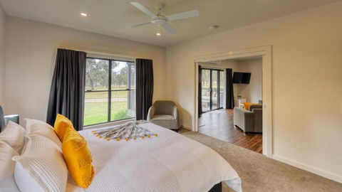 Quaffers On Storm King - Accommodation Gladstone 1