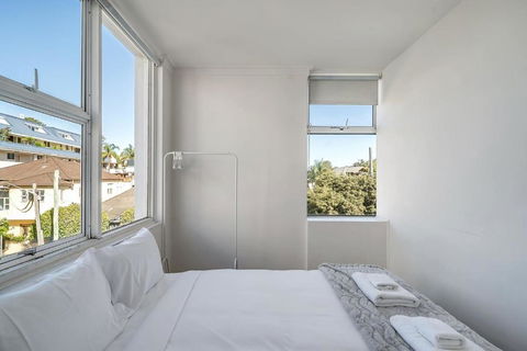 Quaint 1BD On The Doorstep Of Manly Beach - Accommodation Gladstone 3