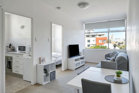 Quaint 1BD On The Doorstep Of Manly Beach - Accommodation Gladstone 2