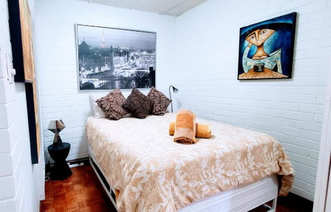 Quaint & Tranquil Subiaco 1 Bedroom Apartment - Accommodation Gladstone 0