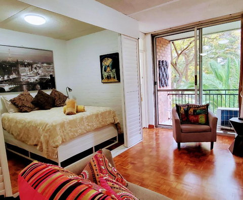 Quaint & Tranquil Subiaco 1 Bedroom Apartment - Accommodation Gladstone 2