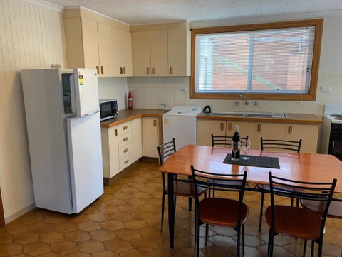 Quaint Hideaway - Accommodation Gladstone 2