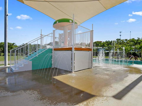 Queens Beach Tourist Village - Accommodation Gladstone 2