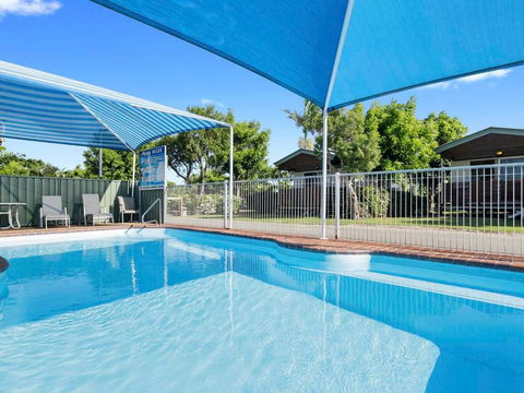 Queens Beach Tourist Village - Accommodation Gladstone 3