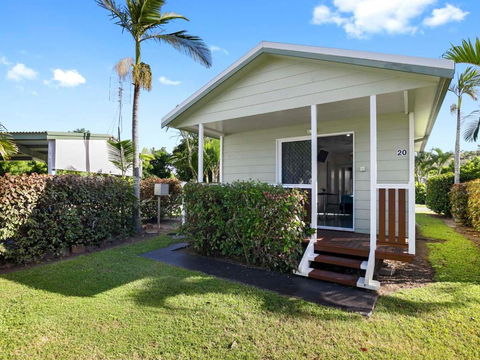 Queens Beach Tourist Village - Accommodation Gladstone 1
