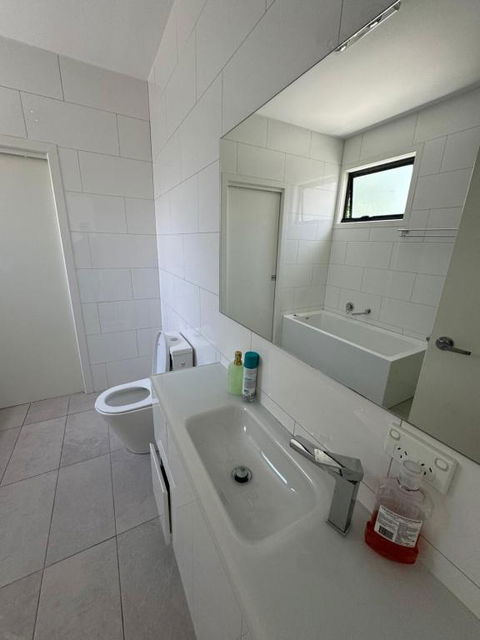 Quiet And Cozy Corner - Accommodation Gladstone 3