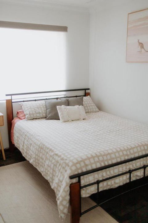 Quiet Corner Sleeps 4, Near Perth & Fremantle - Accommodation Gladstone 3