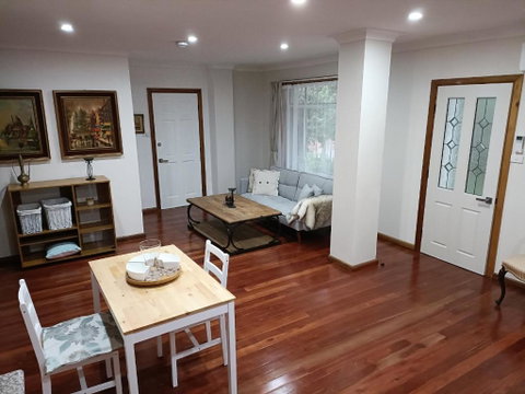 Quiet Nature-Filled Ground Floor Unit - Accommodation Gladstone 3