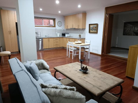 Quiet Nature-Filled Ground Floor Unit - Accommodation Gladstone 2