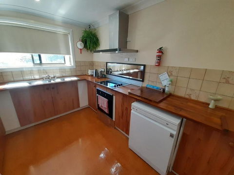 QUIET PROPERTY BY THE RIVER - Accommodation Gladstone 3