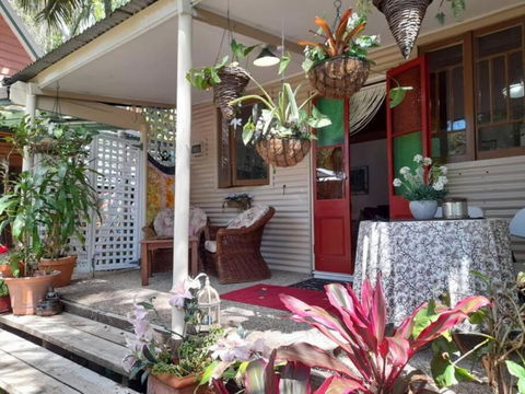 Quirky Cottage In Centre Of Maleny, Walk Everywhere - Accommodation Gladstone 3