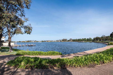 Quite&beautiful 4br2ba House By Sanctuary Lake - Accommodation Gladstone 0
