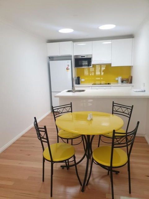 Race Course Apartments - Accommodation Gladstone 2