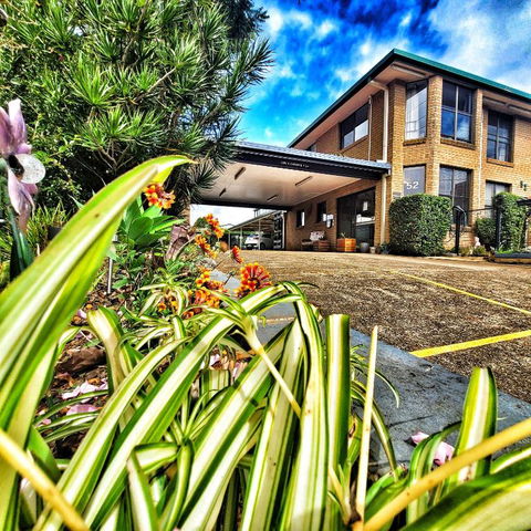 Raceview Motor Inn - Accommodation Gladstone 0