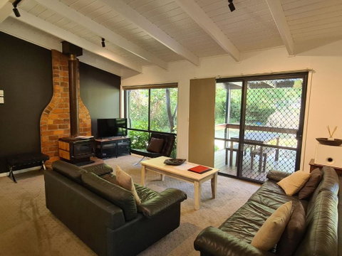 Rail Trail Cottage - Bright - Accommodation Gladstone 2