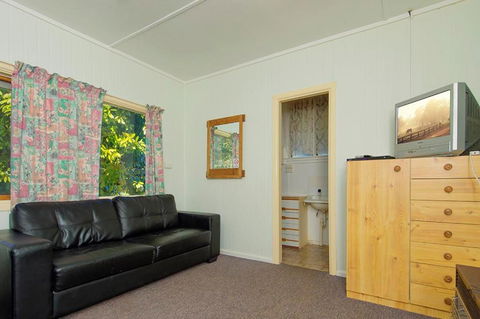 Rainbow Pines Tourist Caravan Park - Accommodation Gladstone 3