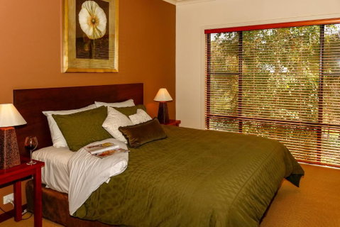 Rainbow Trail Chalets - Accommodation Gladstone 2