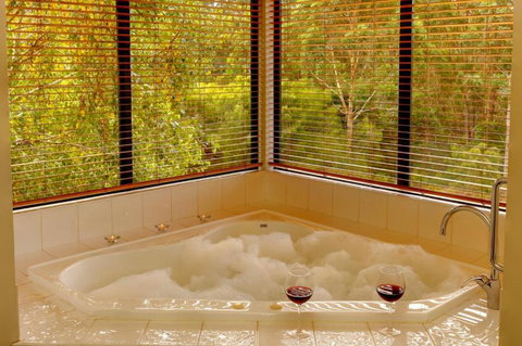 Rainbow Trail Chalets - Accommodation Gladstone 1