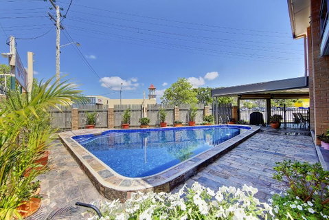 Raintree Motel - Accommodation Gladstone 1