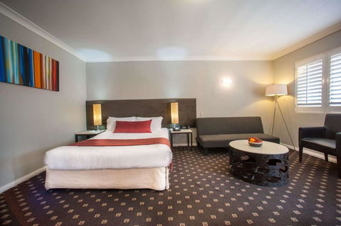 Ramada Hotel & Suites By Wyndham Cabramatta - Accommodation Gladstone 1